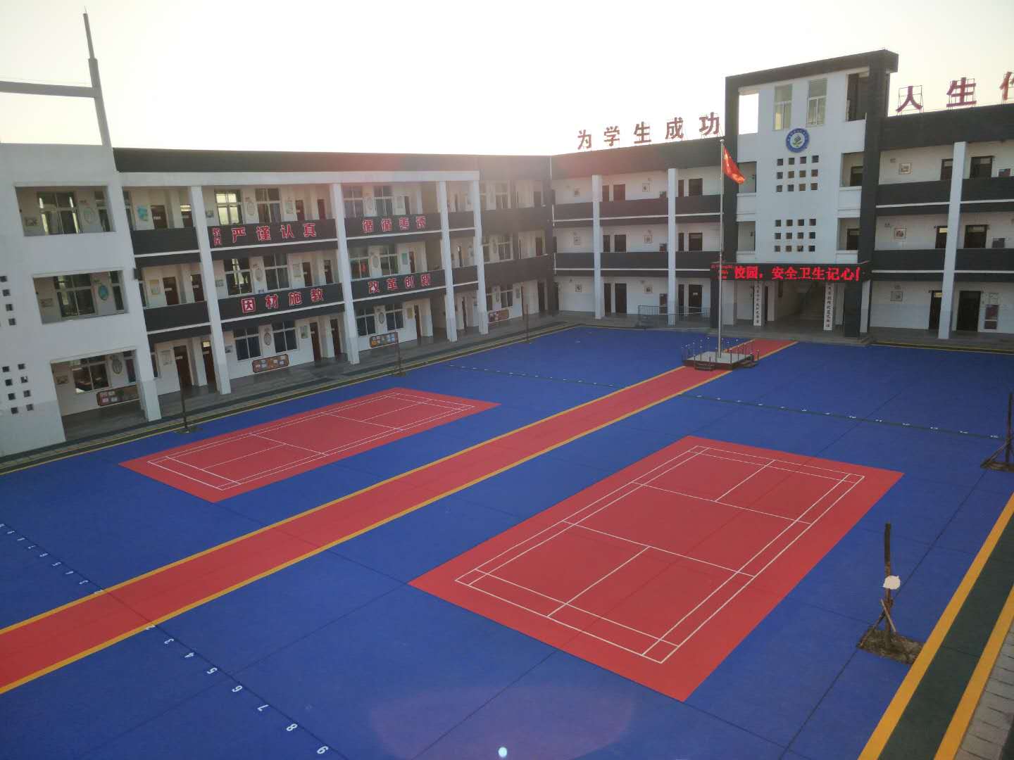 熱烈慶祝仲達塑膠成功為輝縣市第二民族學校換新貌！