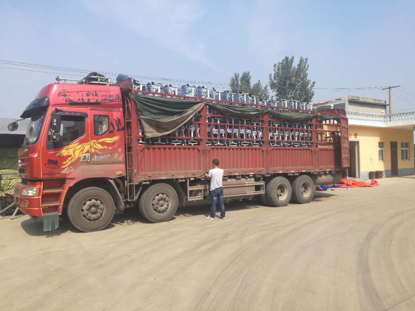 祝賀“睿學(xué)卓藝”課桌椅入駐北京外國(guó)語(yǔ)大學(xué)西南附屬學(xué)校！