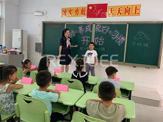  如何挑選滿(mǎn)意的學(xué)生課桌椅？