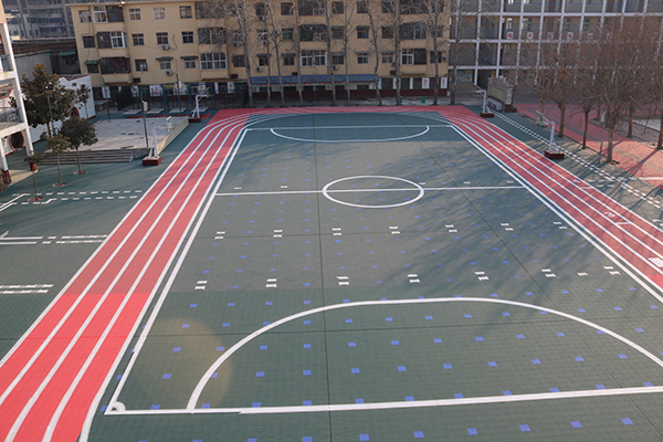 籃球場懸浮地板對鞋的磨損很大嗎？