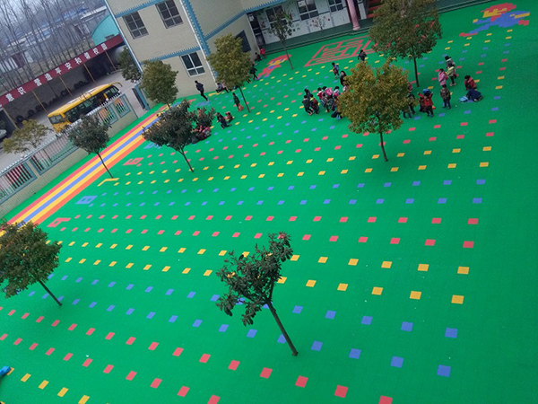 懸浮拼裝地板有什么優(yōu)勢？