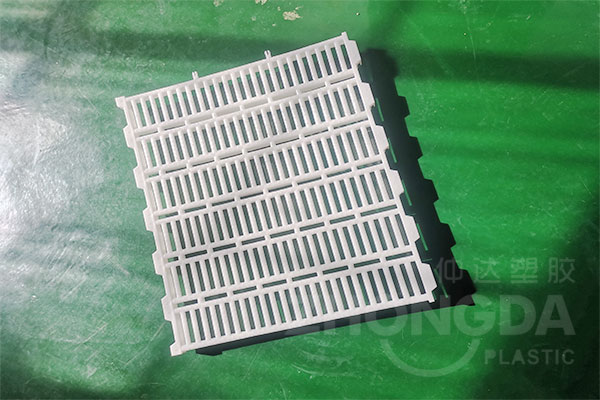 母豬產(chǎn)床使用哪種漏縫板好？